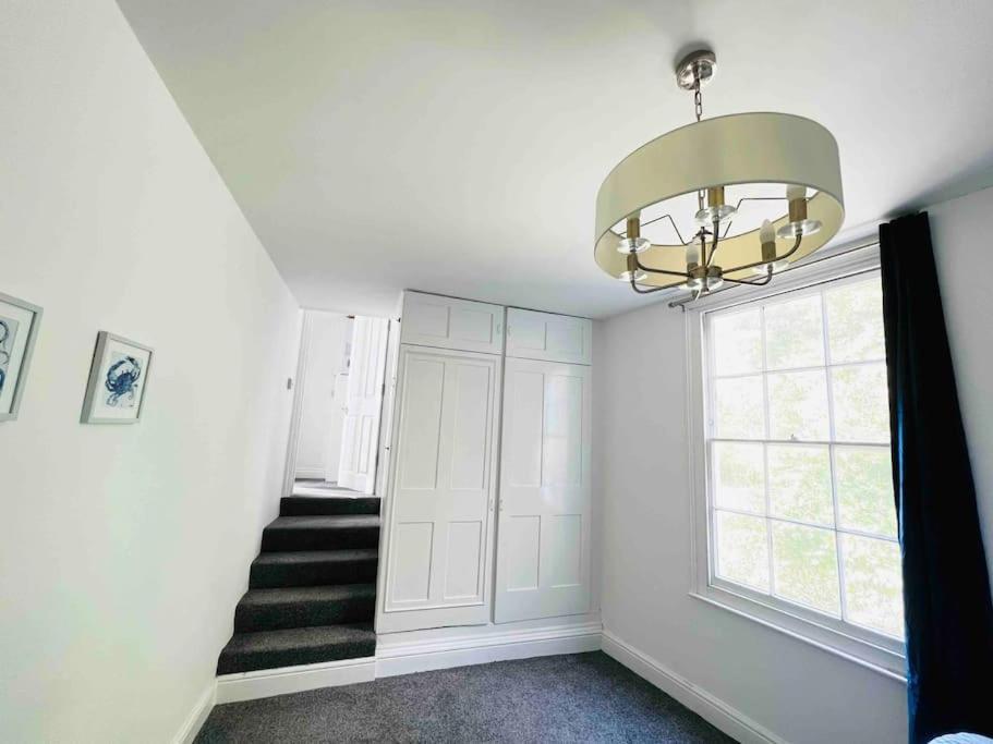 Flat 4 Marine Parade House, 1 East Cliff- Next To Dover Port, White Cliffs, Beach, Castle Exterior photo